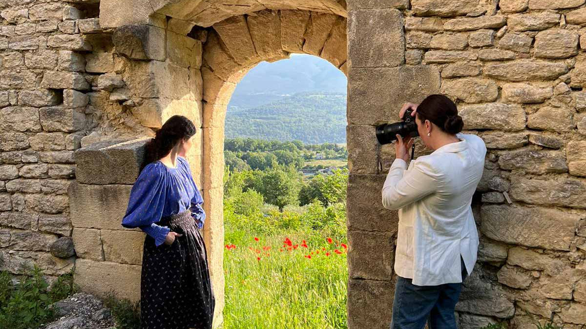 The Photographer Jamie Beck and the actress Louise Pascale in Provence