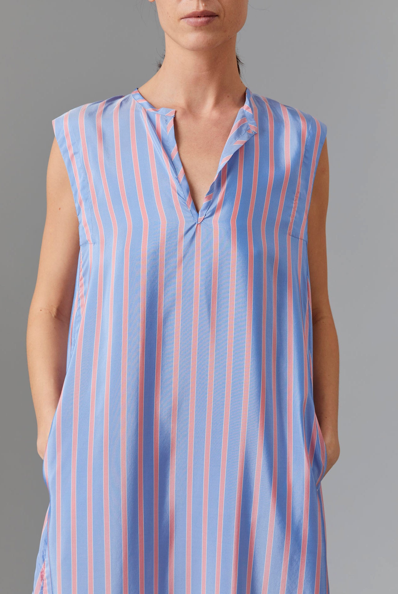 Close up front view of Apolonia Kaftan - Heaven Blue/Pink Silk Road Stripes I Thierry Colson