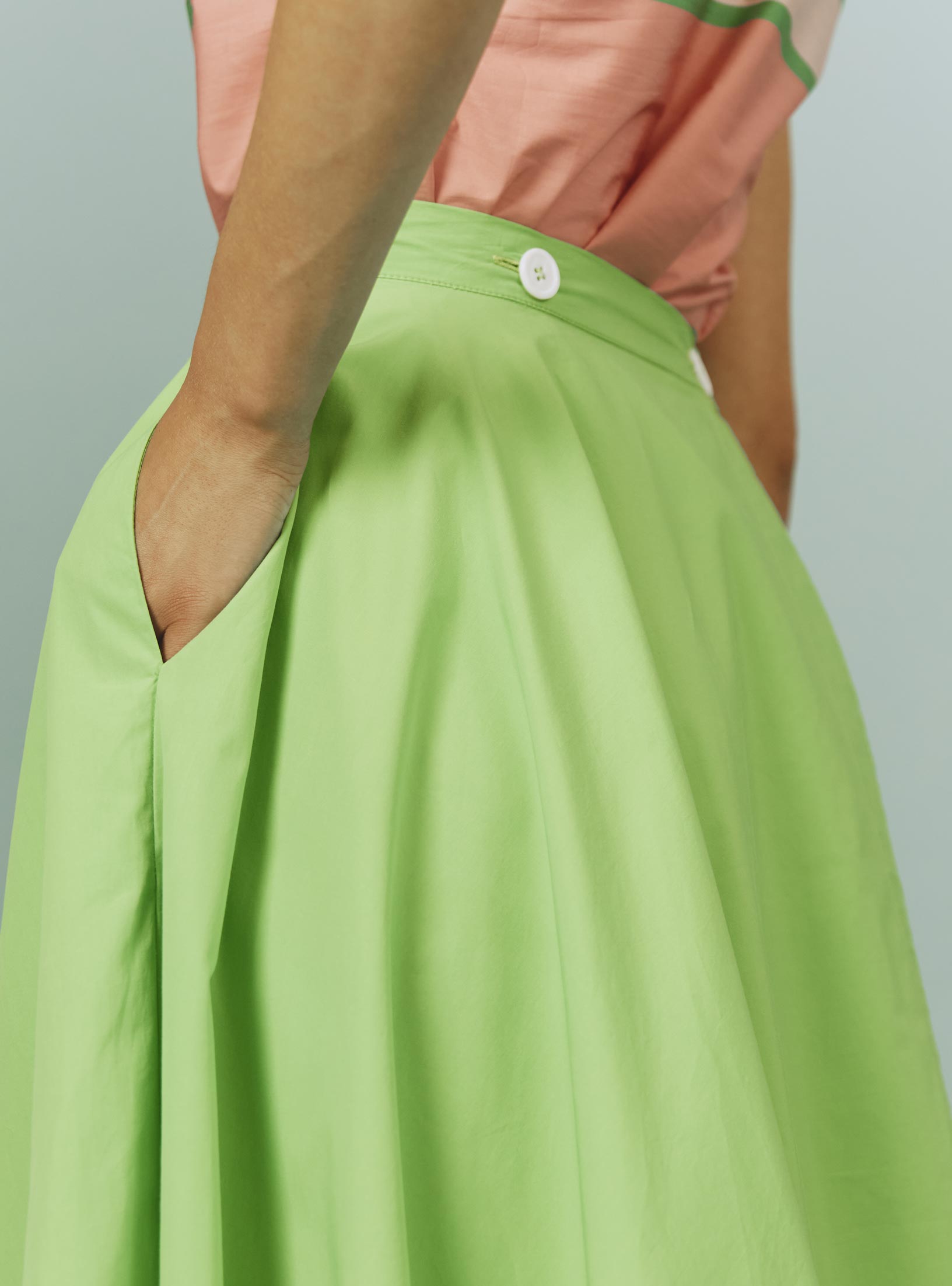Back detail of Audrey Skirt: Matisse Plain Poplin in Green by Thierry Colson