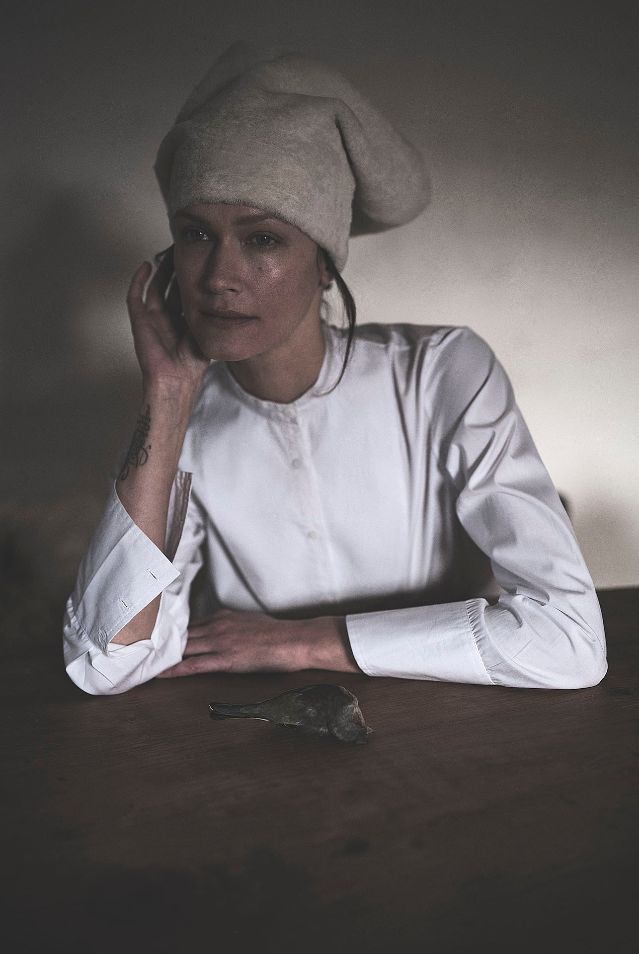 Denni is wearing Ali Off White Shirt - Topstitching Poplin by Thierry Colson photographed by Stéphane Gautronneau