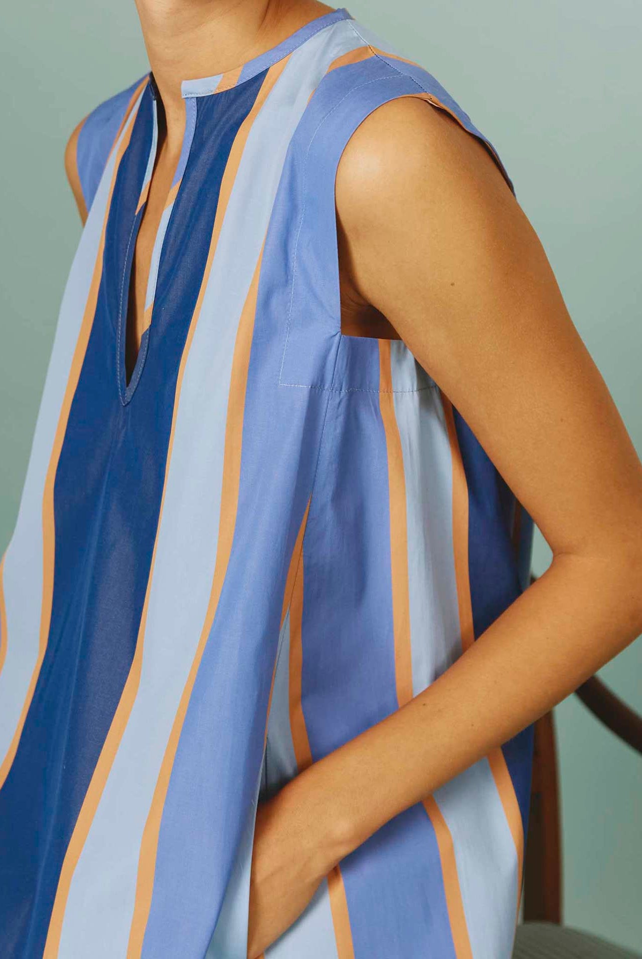 Detail of the armhole of Apolonia Kaftan: Samarkand Stripes - Blue/Arancio | Spring/Summer 2024 by Thierry Colson