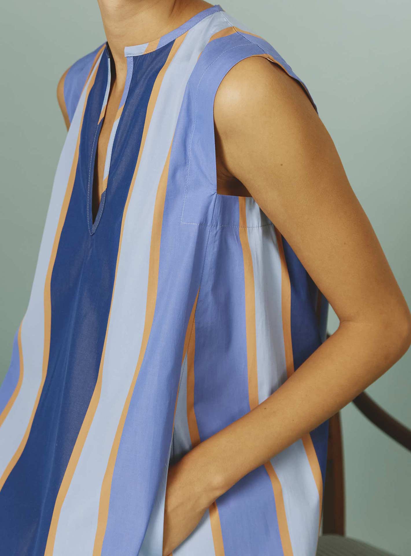 Detail of the armhole of Apolonia Kaftan: Samarkand Stripes - Blue/Arancio | Spring/Summer 2024 by Thierry Colson