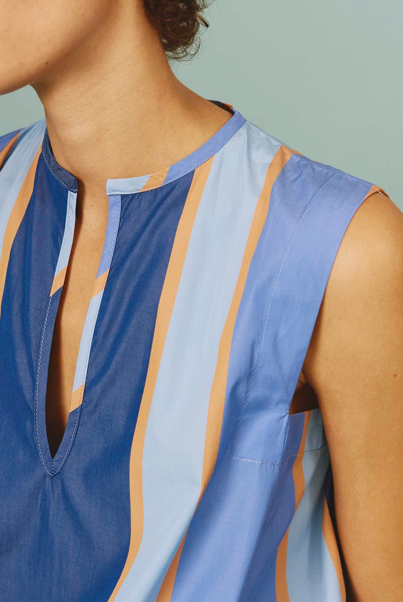 Detail of the neckline of Apolonia Kaftan: Samarkand Stripes - Blue/Arancio | Spring/Summer 2024 by Thierry Colson
