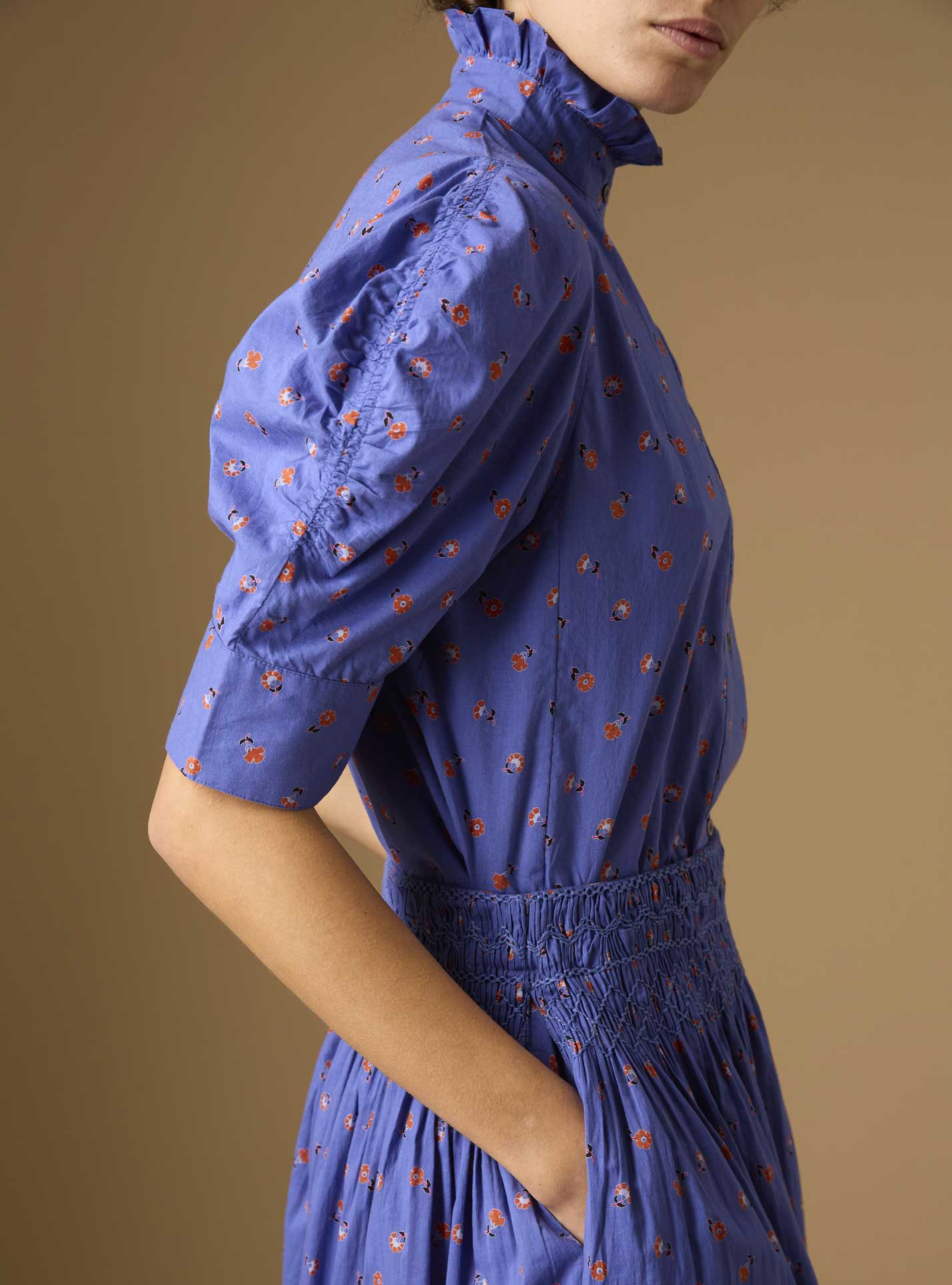 Side sleeve detail view of Vita blue blouse from Pre Spring 2024 by Thierry Colson