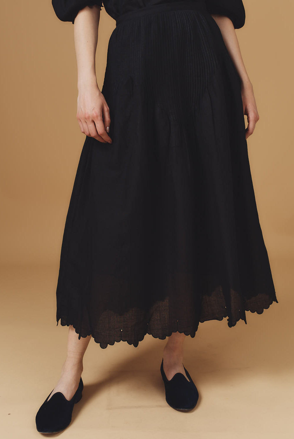 Verde Barocco Scallops Black Skirt by Thierry Colson