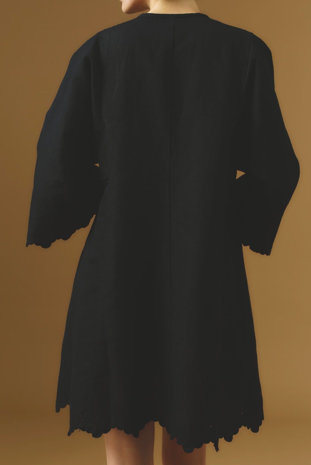 Back view Rachel black mini Kaftan by Thierry Colson - Barocco Scallops theme