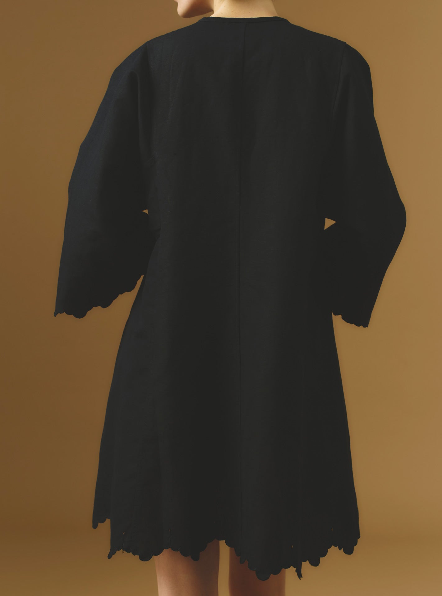 Back view Rachel black mini Kaftan by Thierry Colson - Barocco Scallops theme