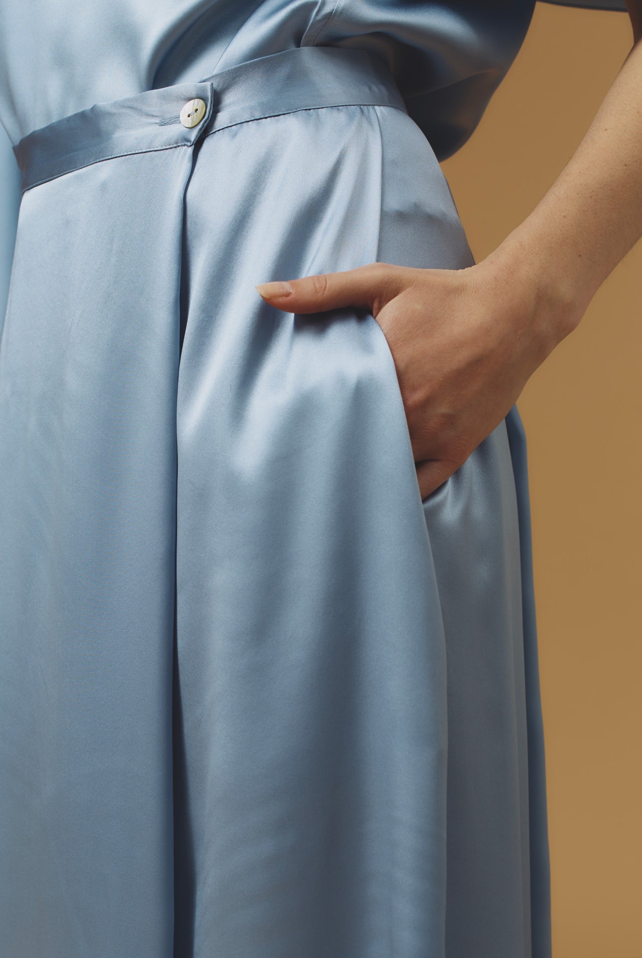 Detail pocket of Silvana Silk Silver blue Skirt long by Thierry Coslon