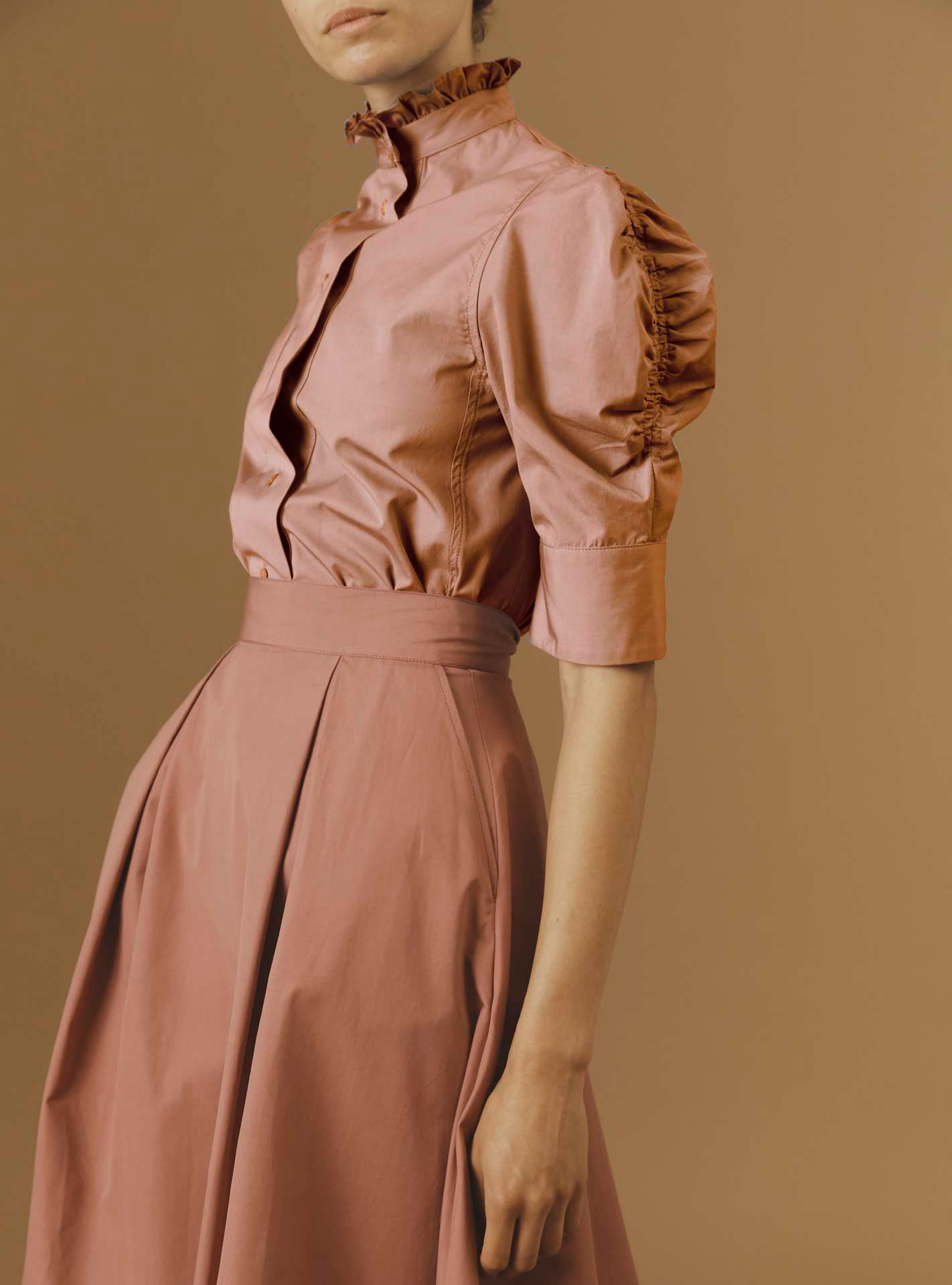 Side view Vita luxury cotton rosewood Blouse by Thierry Colson