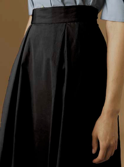 Detail of Wynona Black cotton skirt with pockets by Thierry Colson