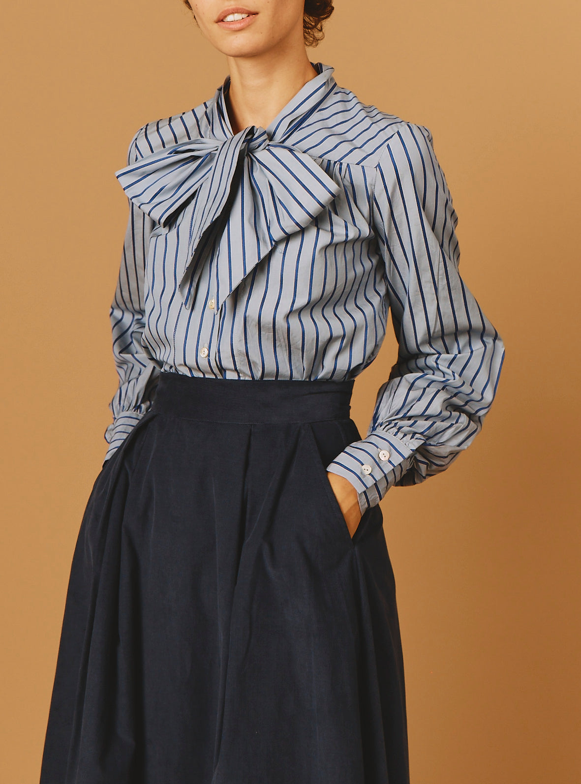 Side view of Alba Grey/Navy Poplin  Blouse tied up - Thierry Colson