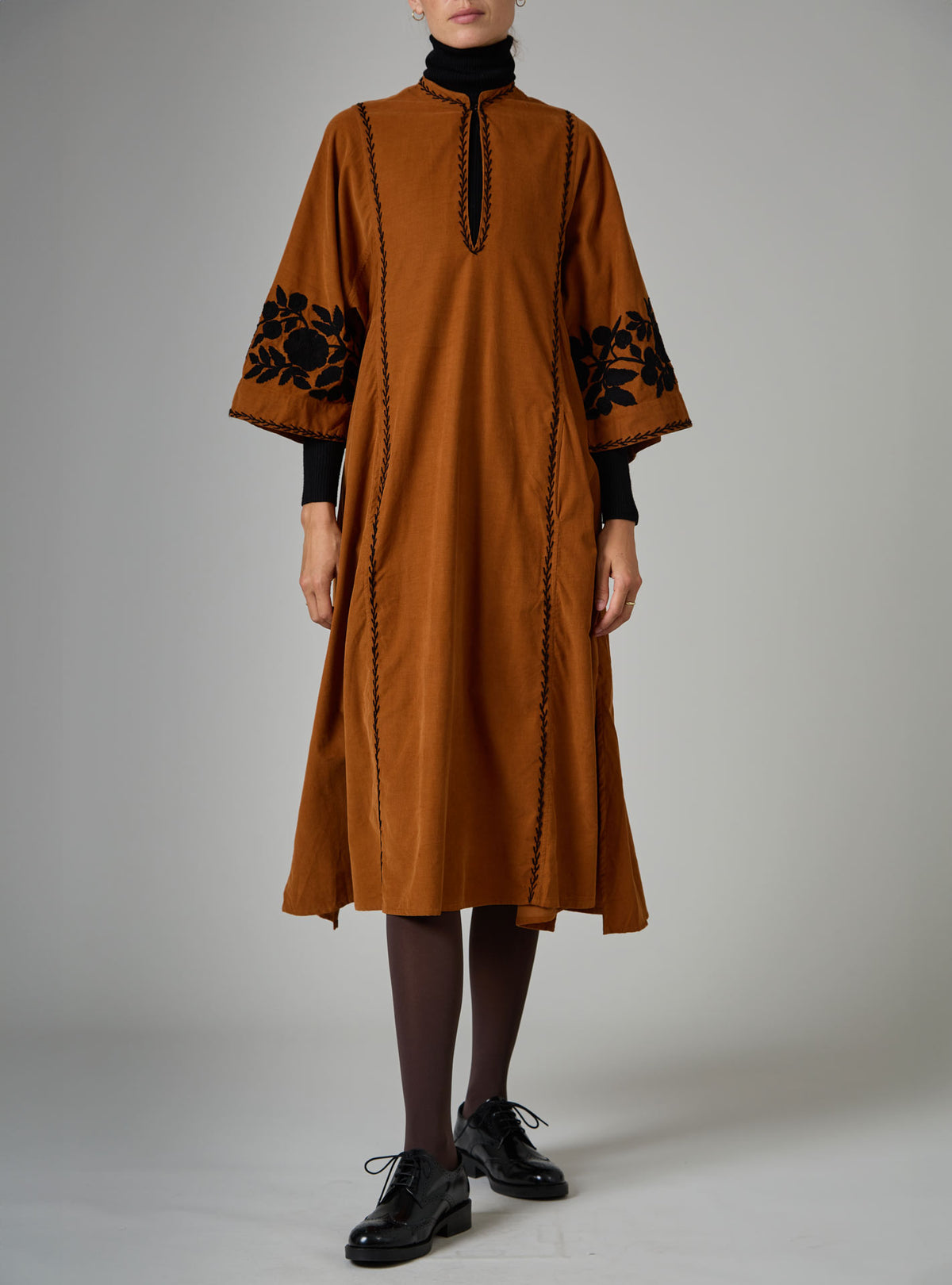 Rachel Midi Kaftan - Balkanic Embroidery - Noisette / Black