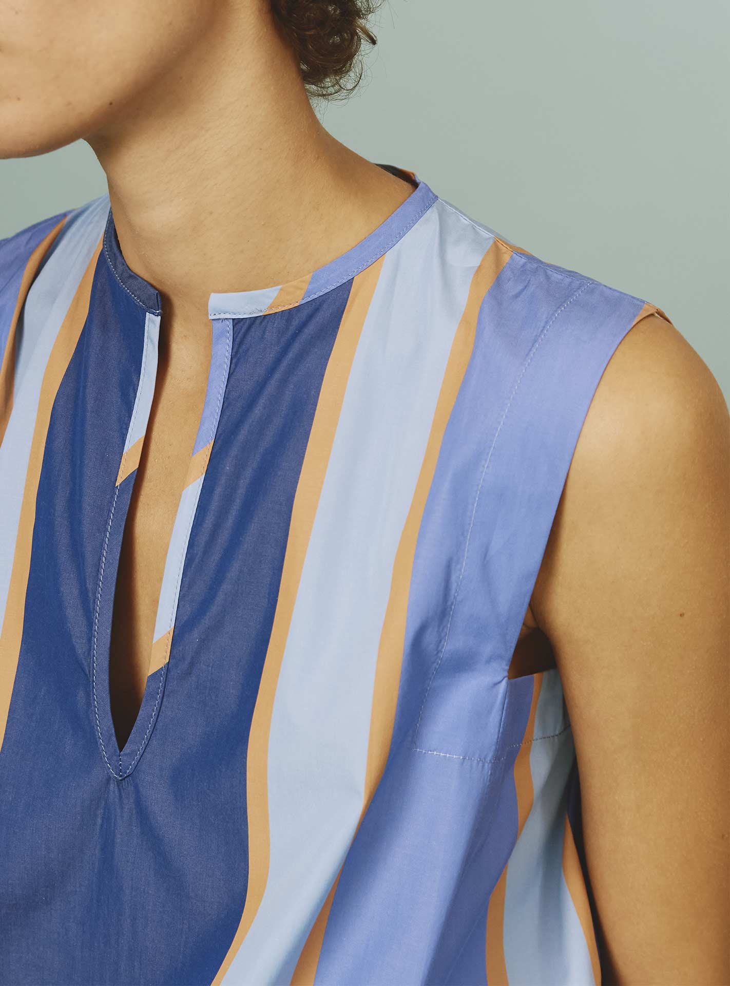 Detail of the neckline of Apolonia Kaftan: Samarkand Stripes - Blue/Arancio | Spring/Summer 2024 by Thierry Colson