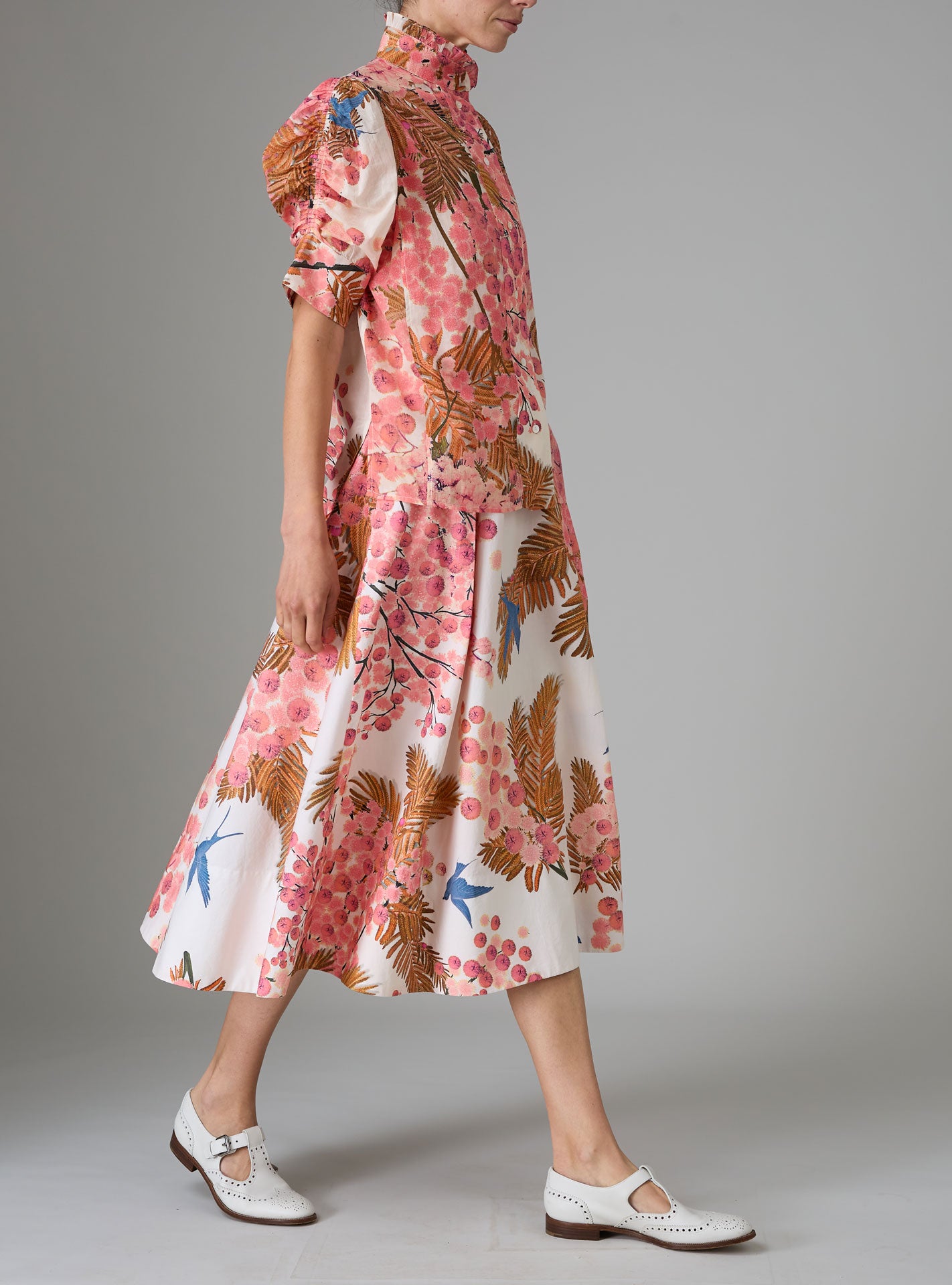 Large view of Wynona skirt in pink and off-white crispy cotton poplin with cherry blossom-inspired print, designed for Pre-Spring 2025 by Thierry Colson.