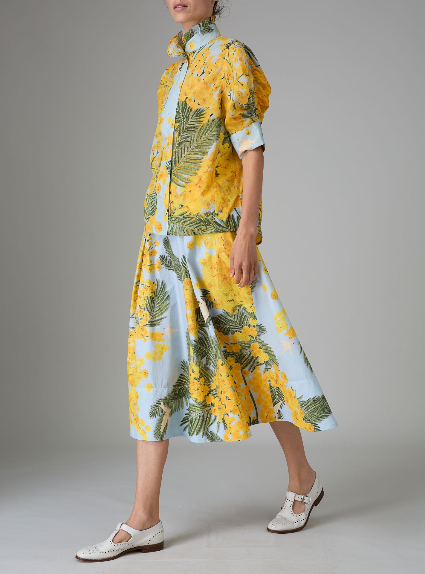 Large view of Wynona skirt & Vita blouse in yellow and storm blue cotton poplin with Garden of Eden print, designed to create a slender silhouette for Pre-Spring 2025 by Thierry Colson.