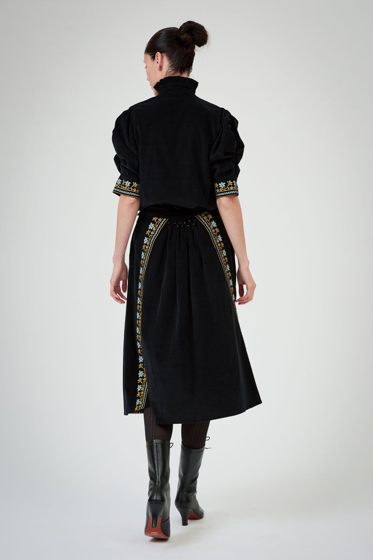 Vita Short Sleeves Shirt - Black - Embroidered Corduroy
