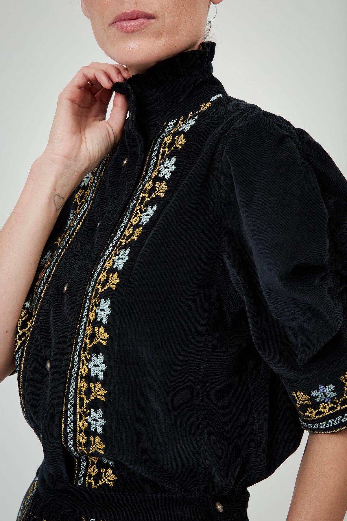 Vita Short Sleeves Shirt - Black - Embroidered Corduroy