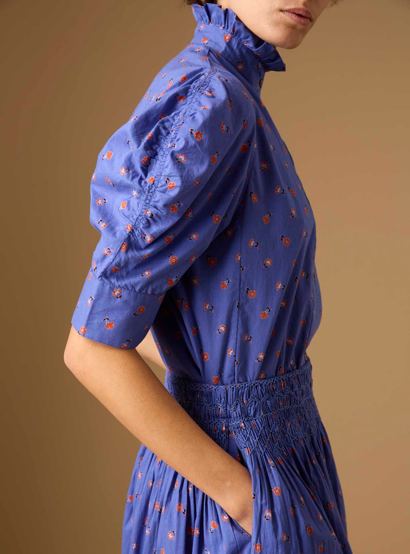 Side sleeve detail view of Vita blue blouse from Pre Spring 2024 by Thierry Colson
