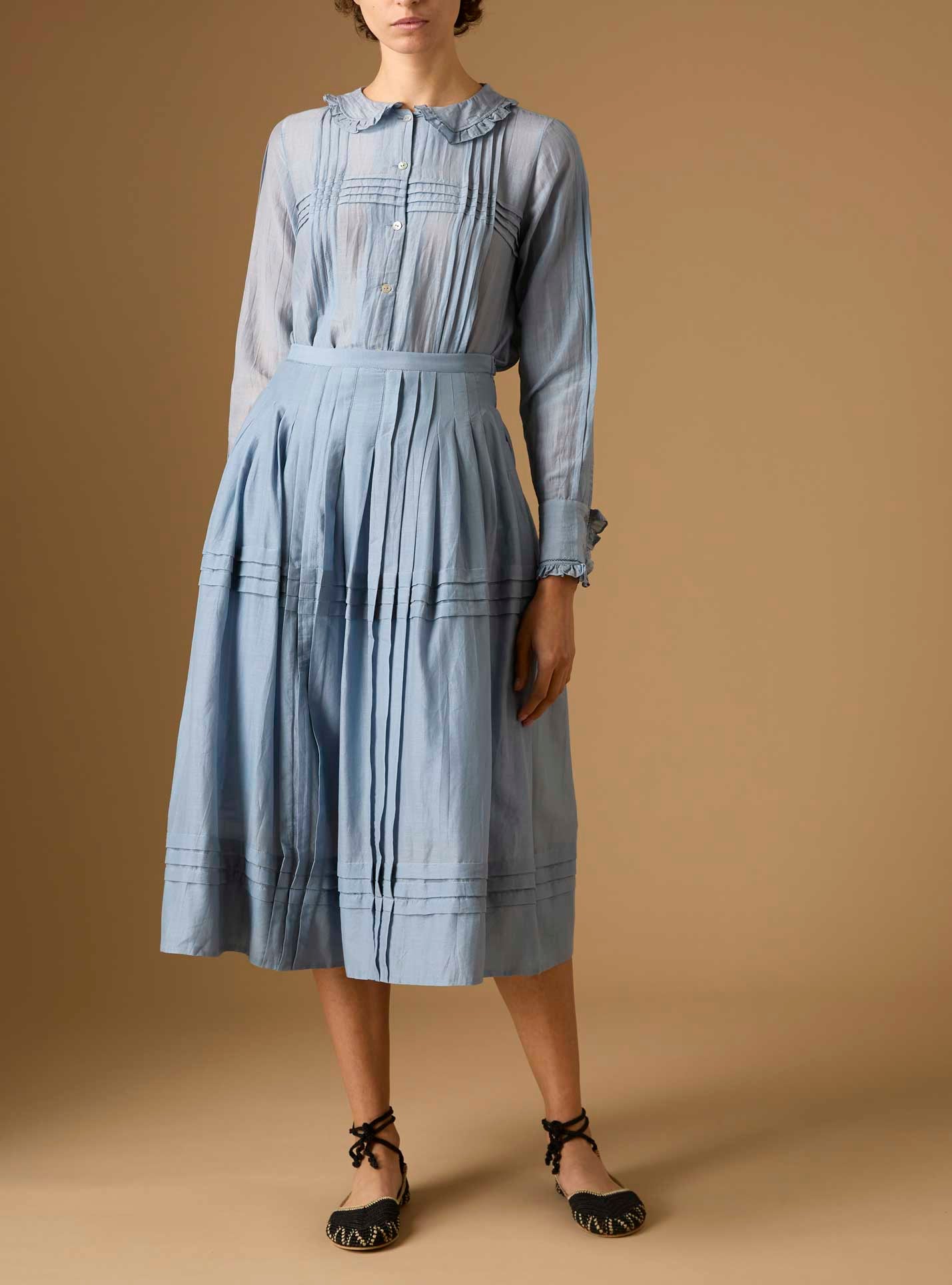 Ensemble Zazou skirt and Zulaika shirt blue grey cotton-silk fabric with religious folds like a tartan Thierry Colson