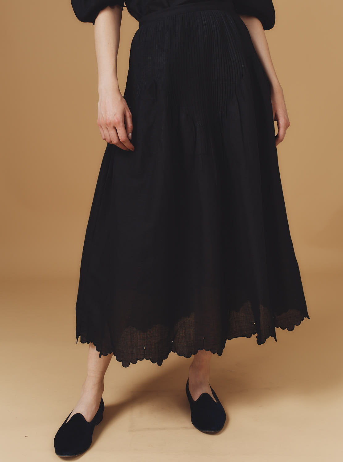 Verde Barocco Scallops Black Skirt by Thierry Colson