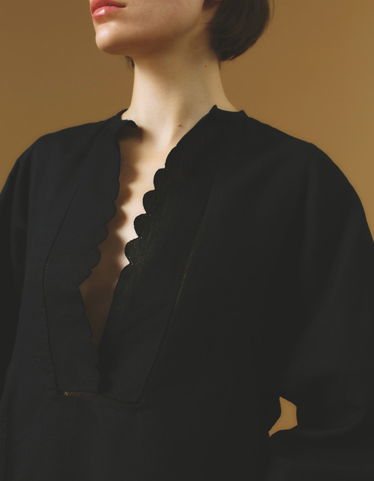 Close up collar view Rachel black mini Kaftan by Thierry Colson - Barocco Scallops theme