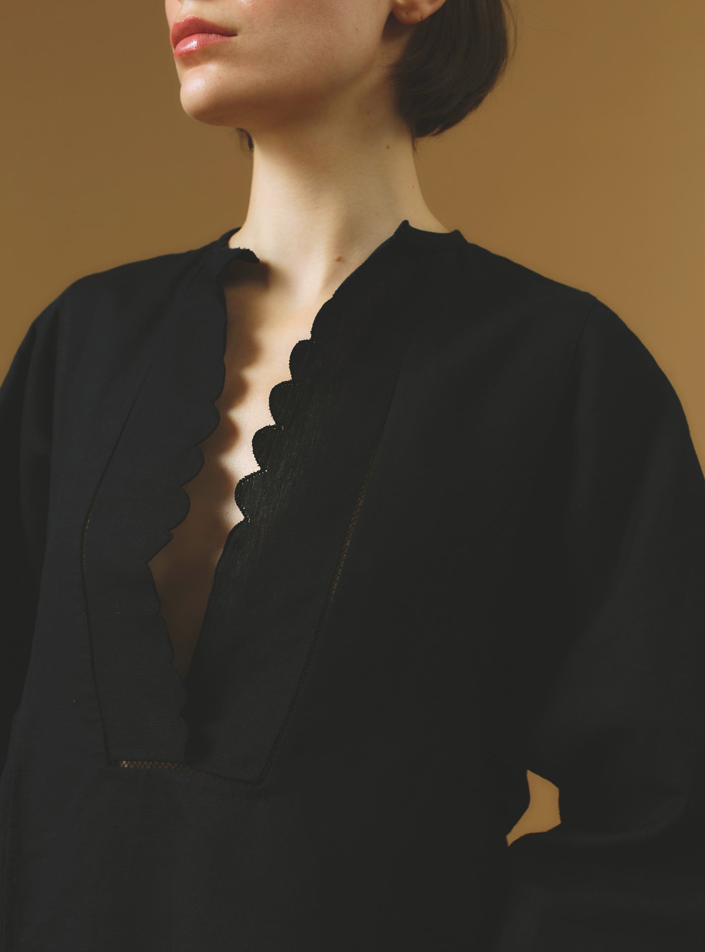 Close up collar view Rachel black mini Kaftan by Thierry Colson - Barocco Scallops theme